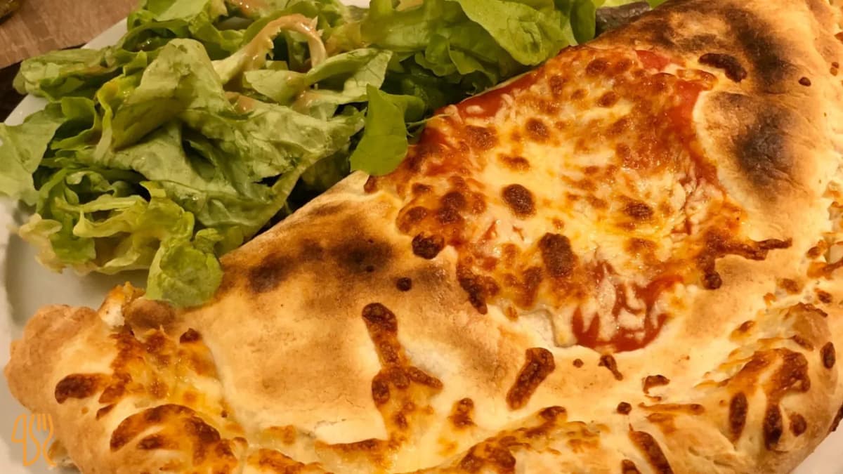 Calzone avec salade verte